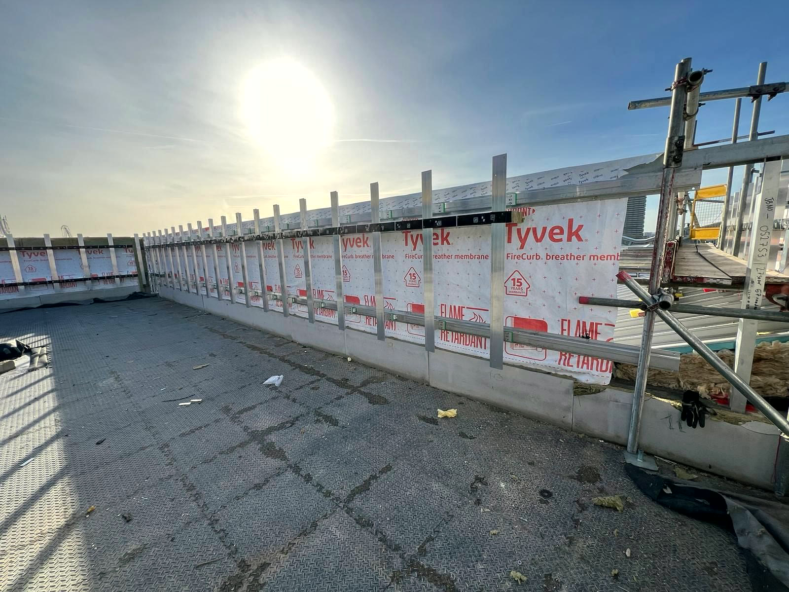 Facade run with rails, membrane and barriers in low sun
