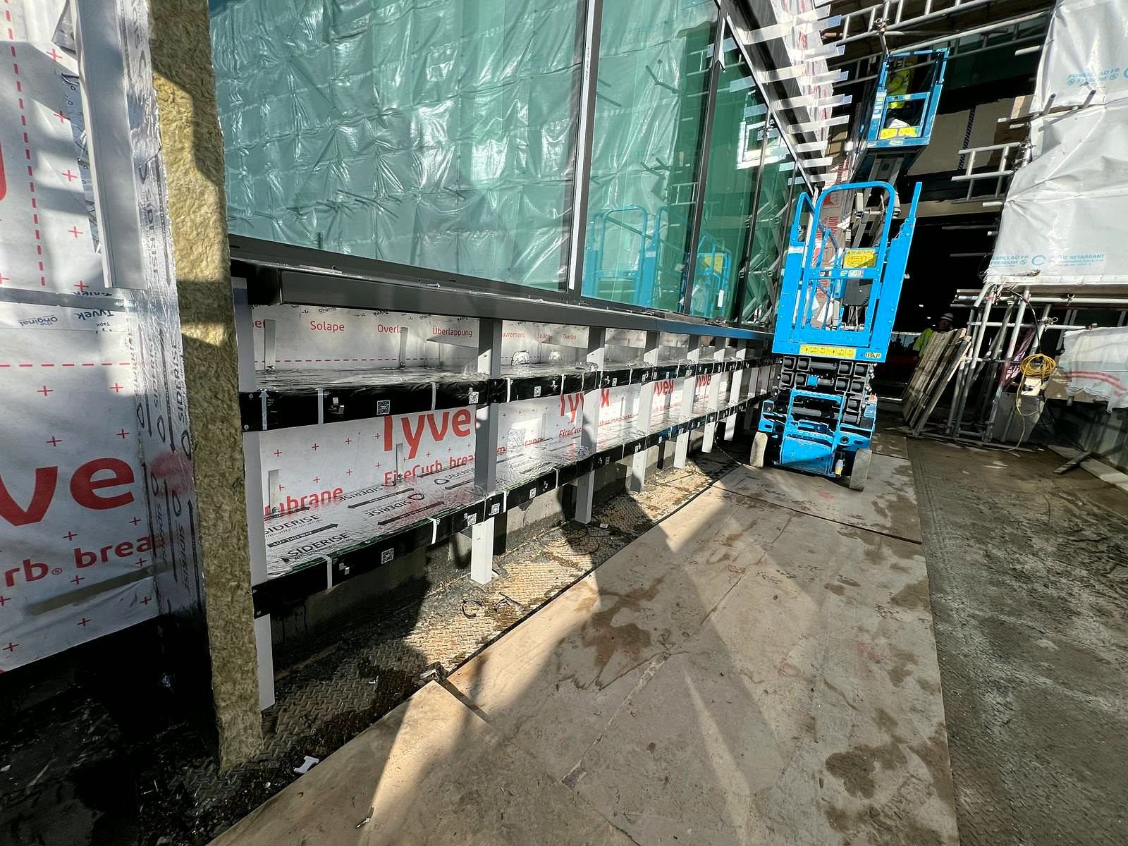 Cavity barriers under glazing on a ground-floor facade